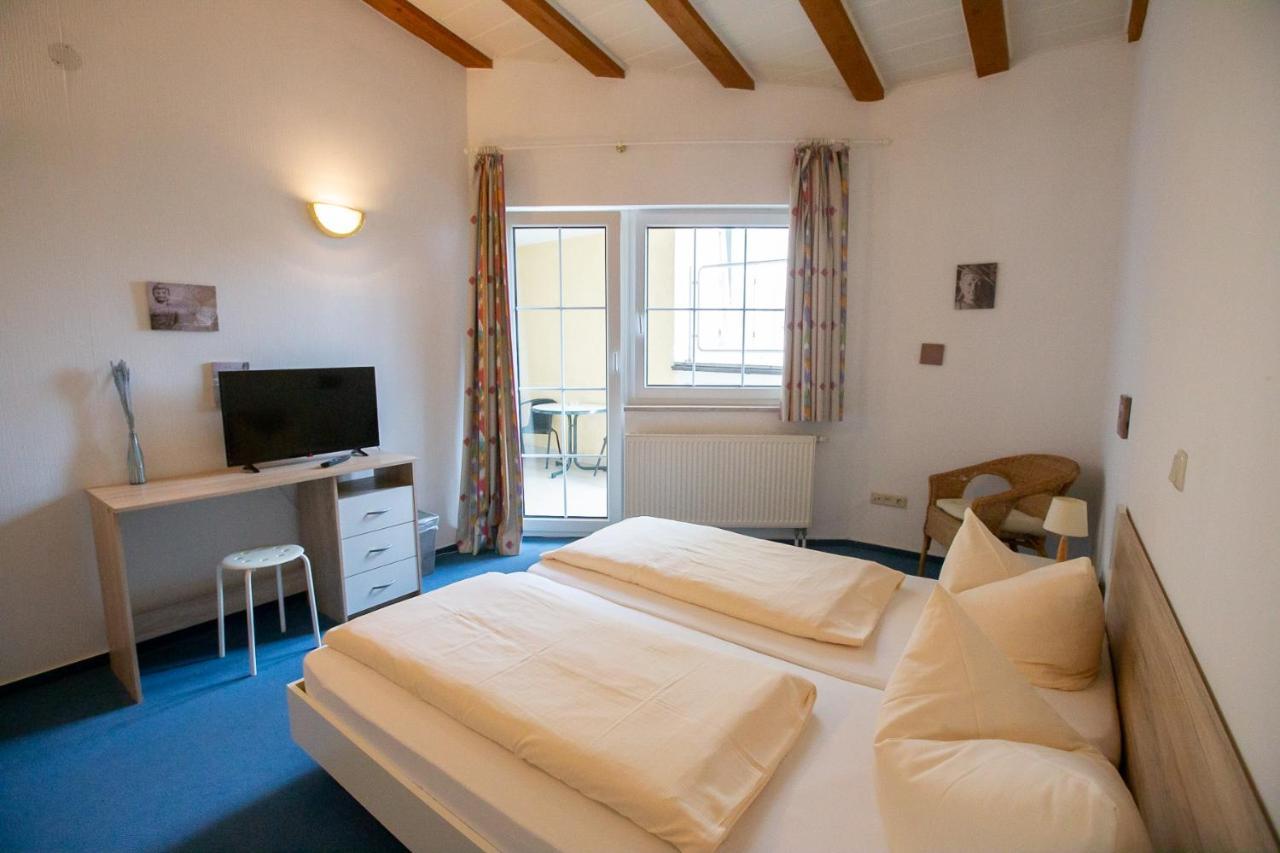 Hotel Schlosshof Dolgesheim Екстериор снимка