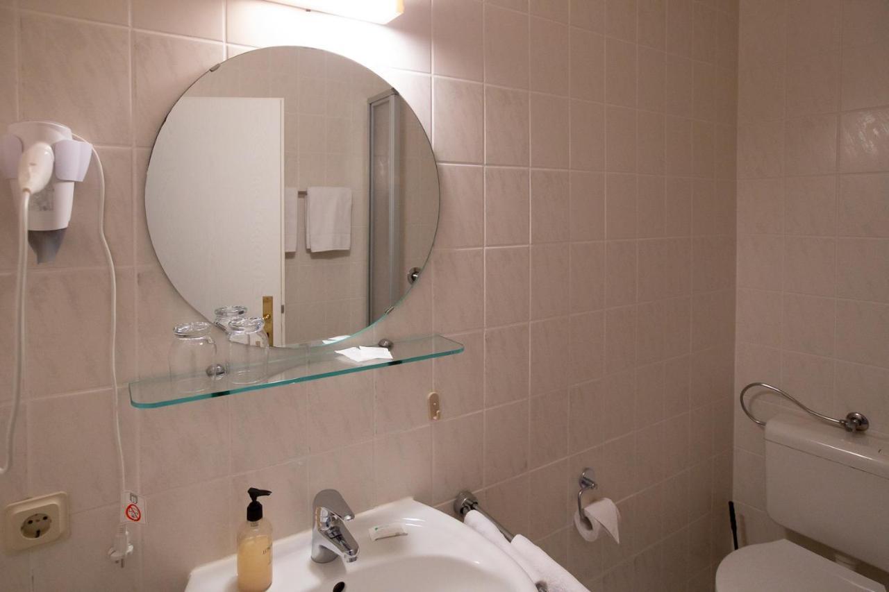 Hotel Schlosshof Dolgesheim Екстериор снимка