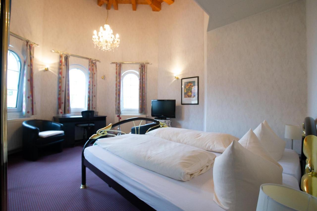 Hotel Schlosshof Dolgesheim Екстериор снимка
