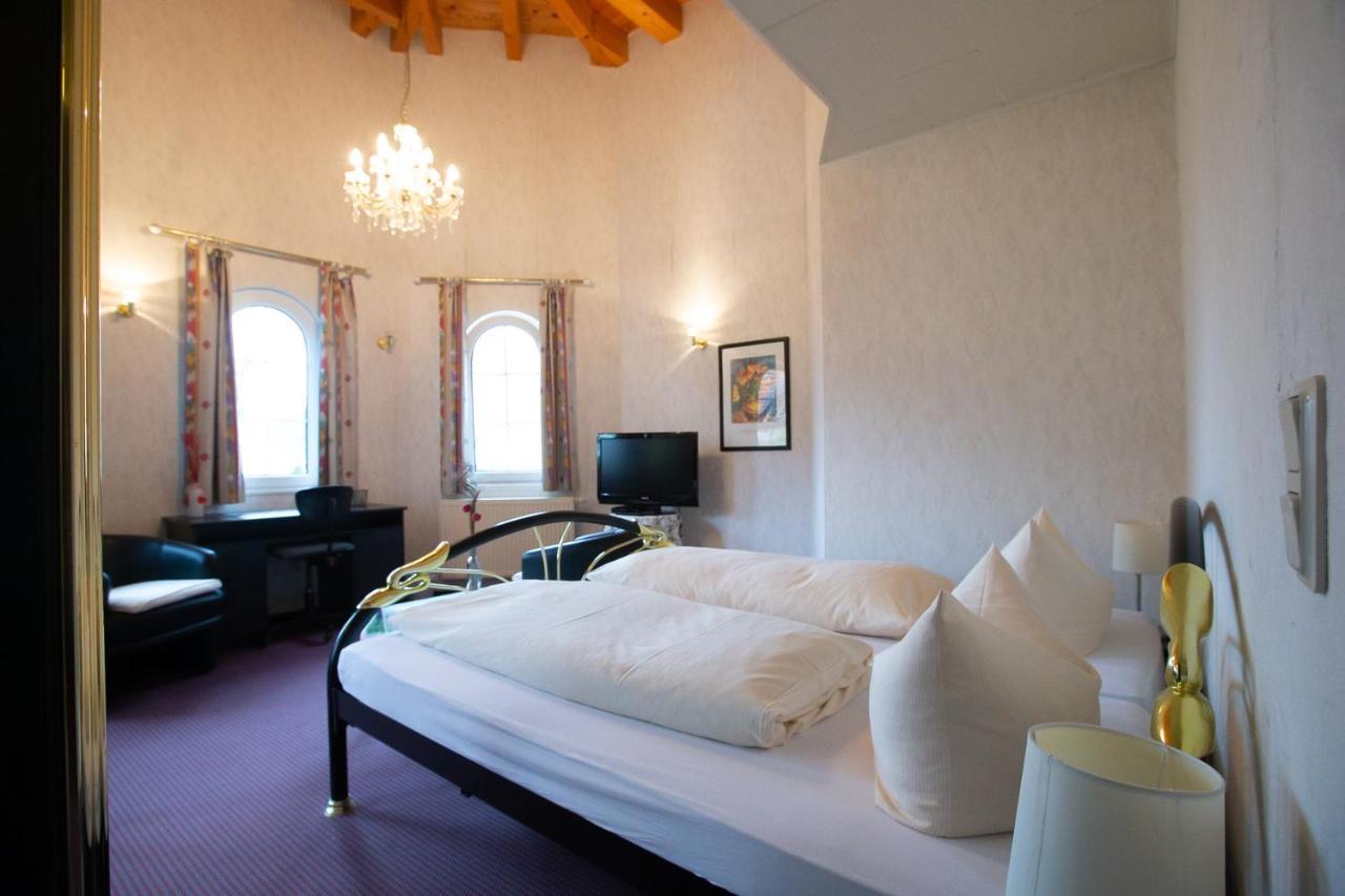 Hotel Schlosshof Dolgesheim Екстериор снимка
