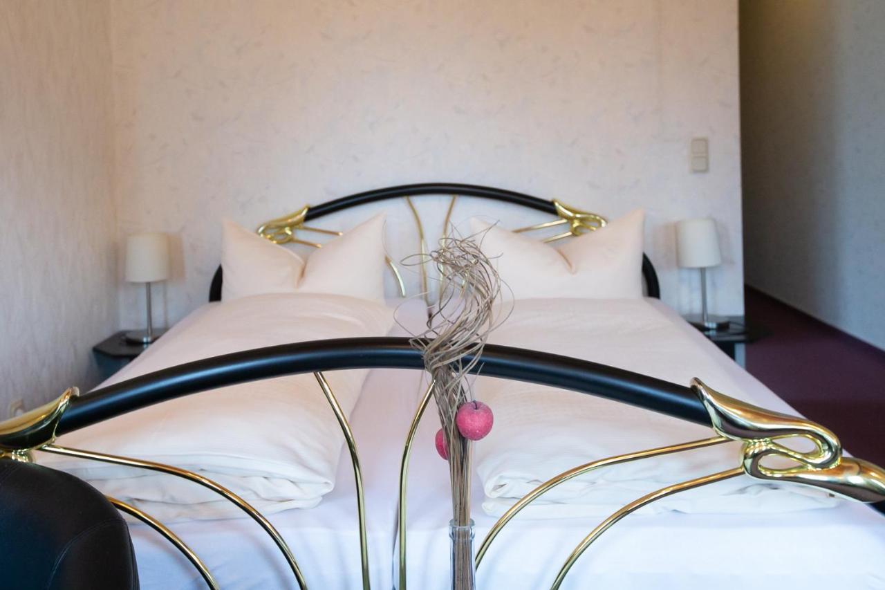 Hotel Schlosshof Dolgesheim Екстериор снимка