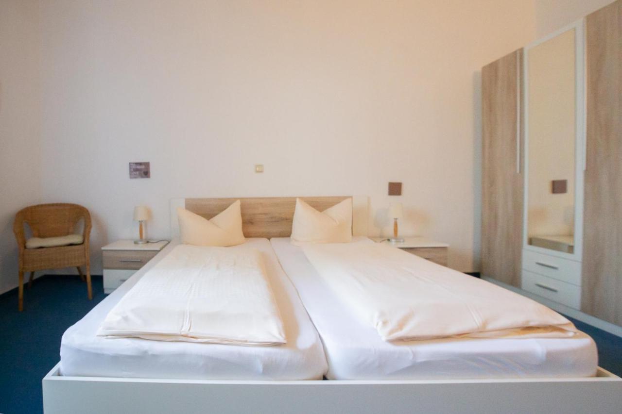 Hotel Schlosshof Dolgesheim Екстериор снимка
