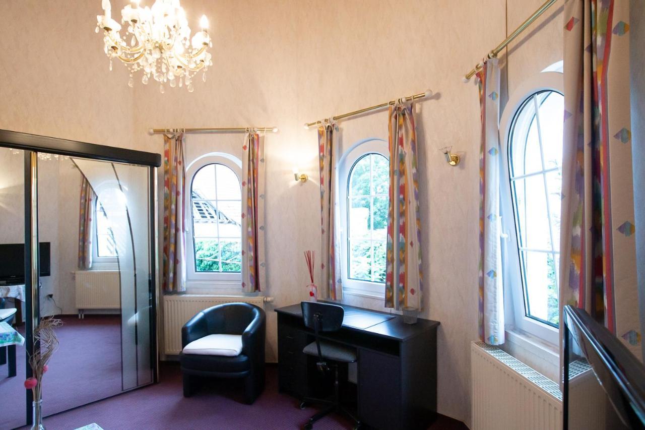 Hotel Schlosshof Dolgesheim Екстериор снимка