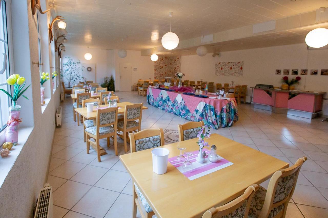 Hotel Schlosshof Dolgesheim Екстериор снимка